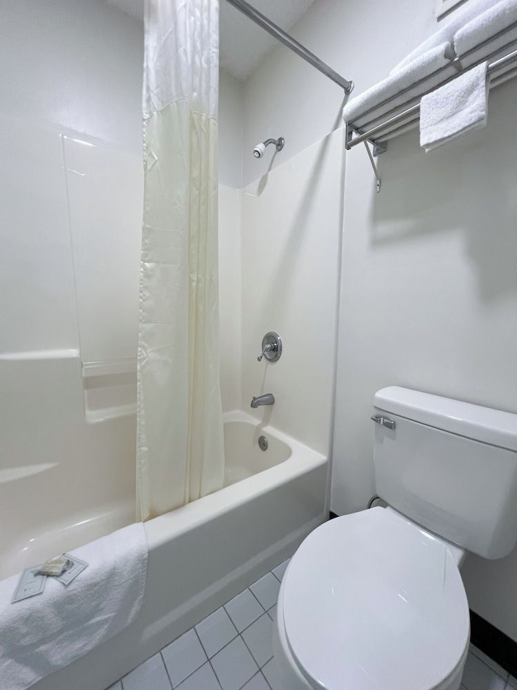 Garden Inn & Suites Standard Room, 1 King Bed, Smoking 5