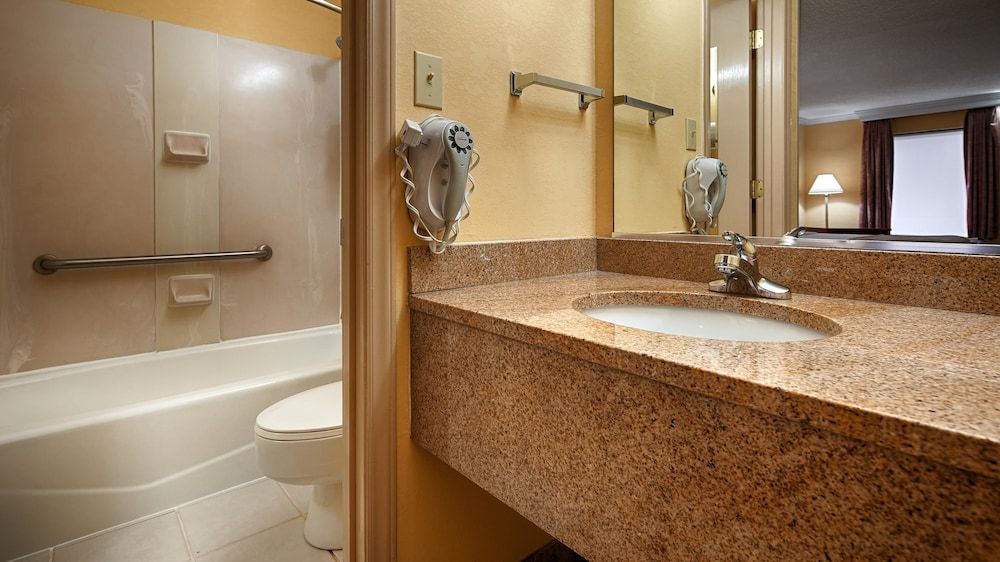 Bryson Inn Basic Room, 2 Queen Beds 4