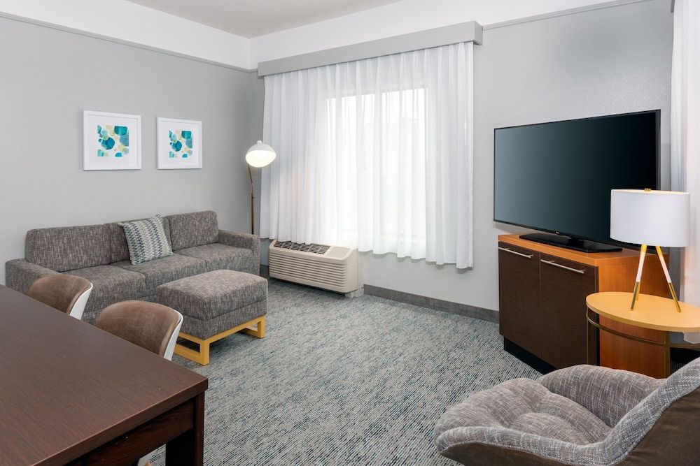 undefined TownePlace Suites Buffalo Airport 8