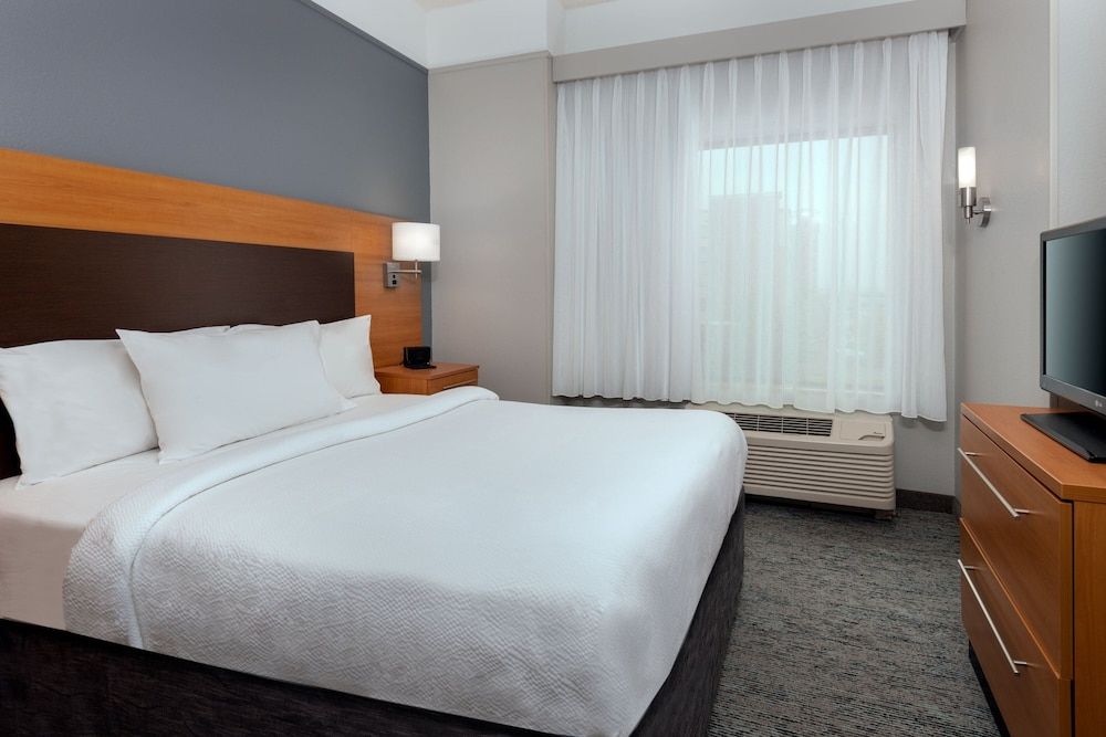 undefined TownePlace Suites Buffalo Airport 4