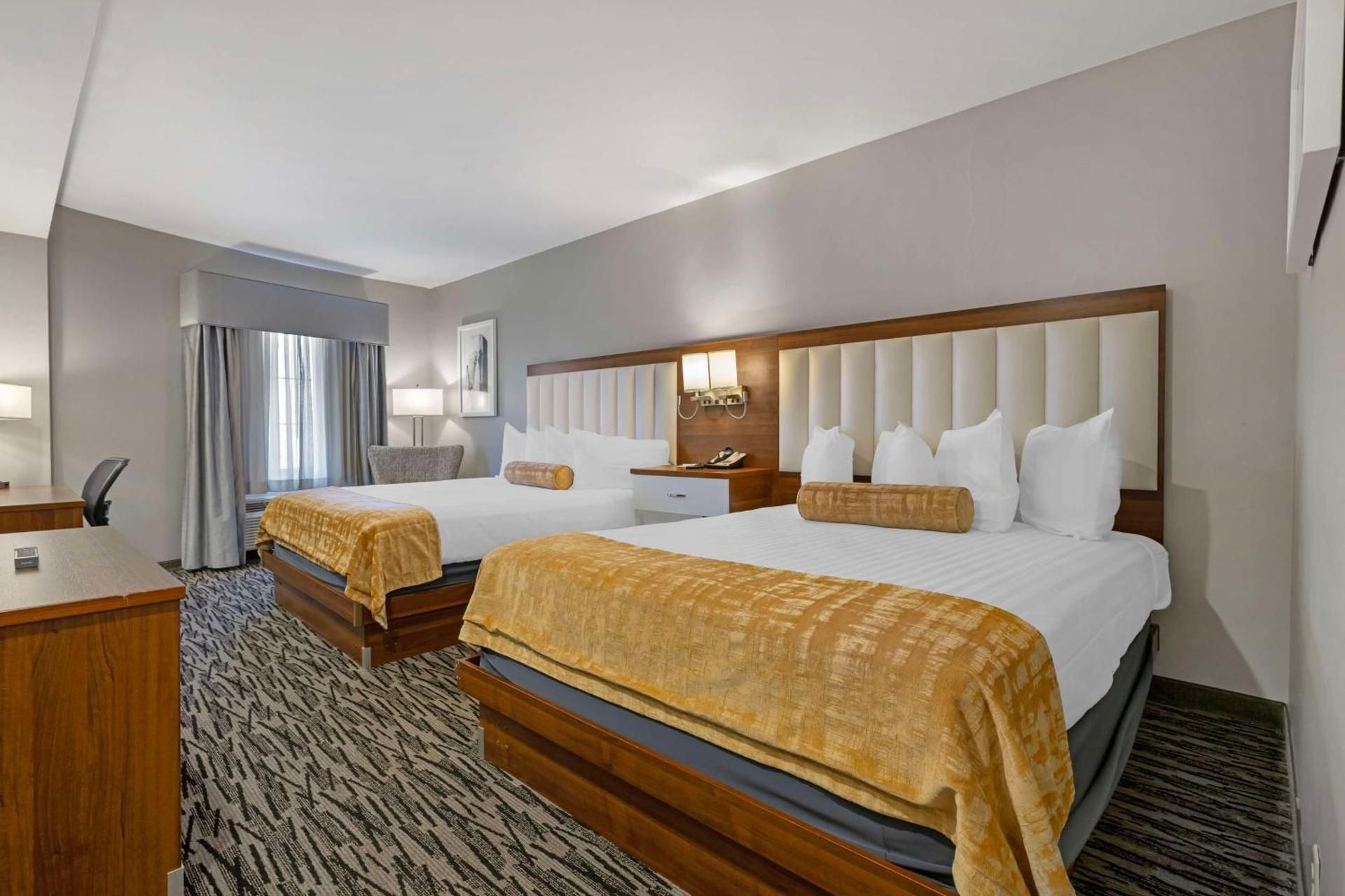 2 Queen Beds, Nonsmoking, Walk-in Shower