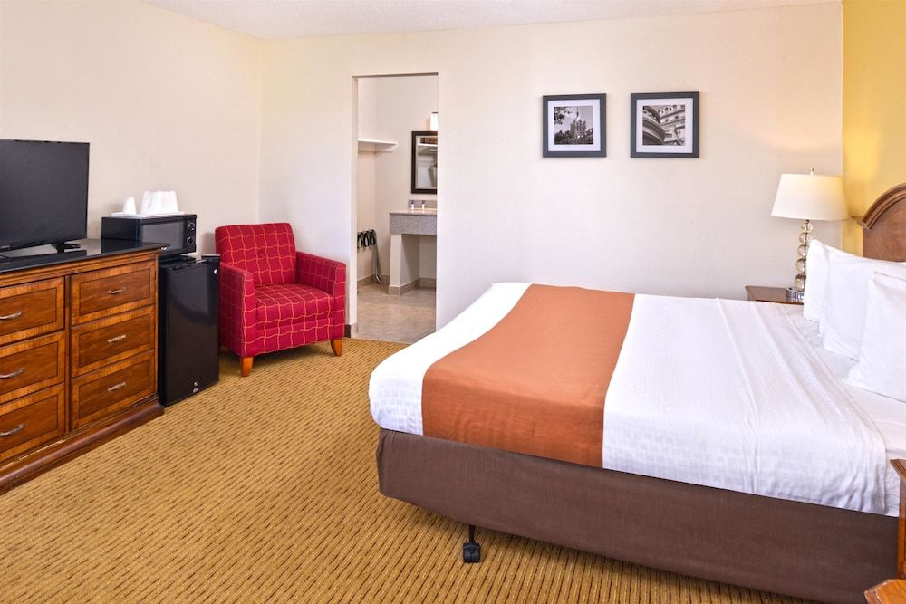 Americas Best Value Inn Plattsburgh Room, 1 Queen Bed, Smoking