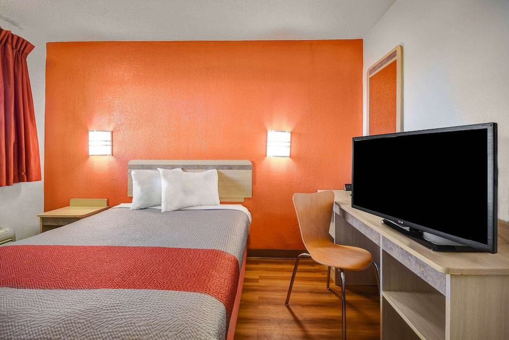 Motel 6 North Ridgeville, OH - Cleveland Intl Airport - N Ridgeville Standard Room, 1 Double Bed, Smoking 6