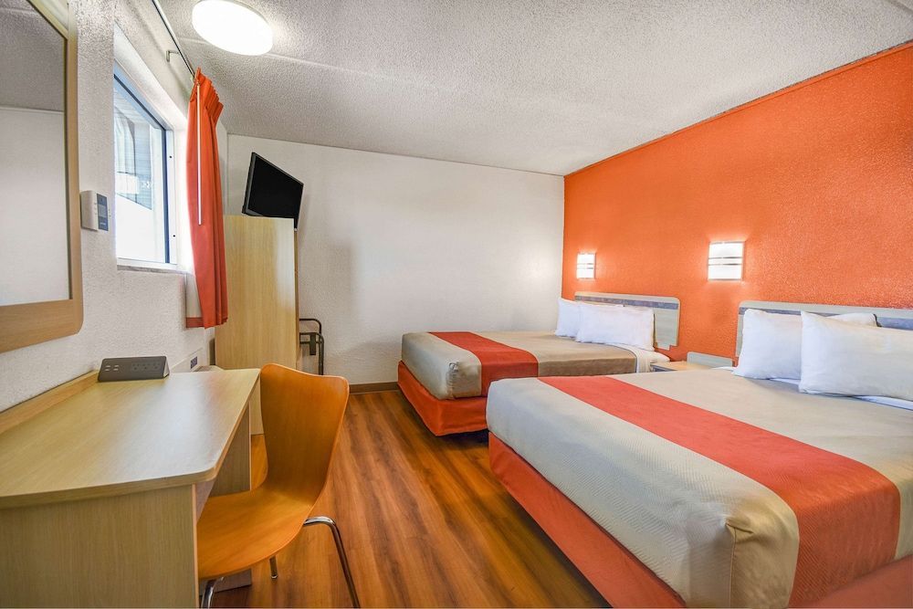 Motel 6 North Ridgeville, OH - Cleveland Intl Airport - N Ridgeville Standard Room, 2 Double Beds, Accessible, Non Smoking 6