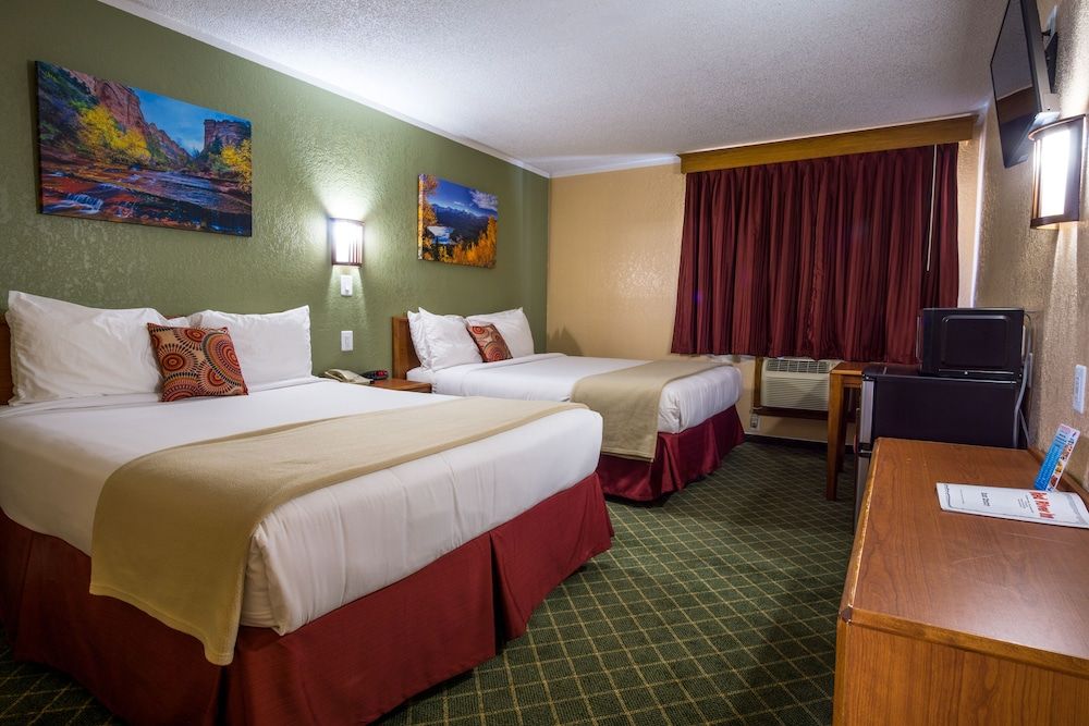 Red River Inn Silt-Rifle Basic Room, 2 Queen Beds 9