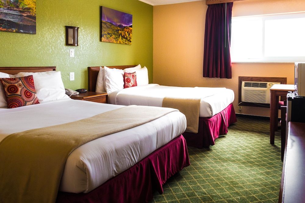 Red River Inn Silt-Rifle Basic Room, 2 Queen Beds 6