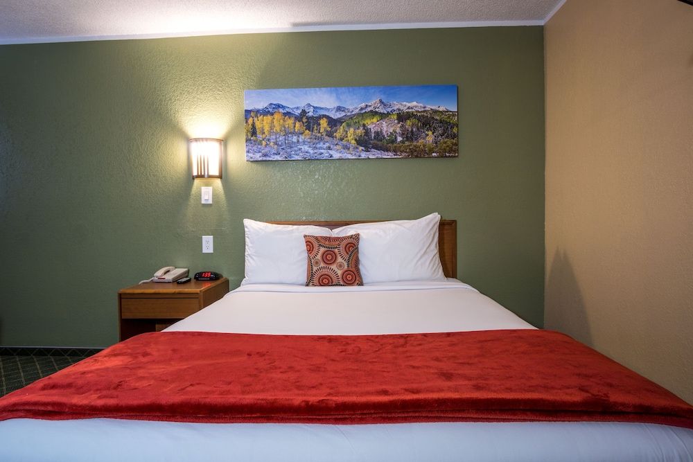 Red River Inn Silt-Rifle Deluxe Room, 1 Queen Bed 9