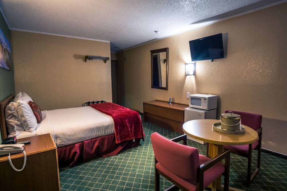 Red River Inn Silt-Rifle Deluxe Room, 1 Queen Bed 8