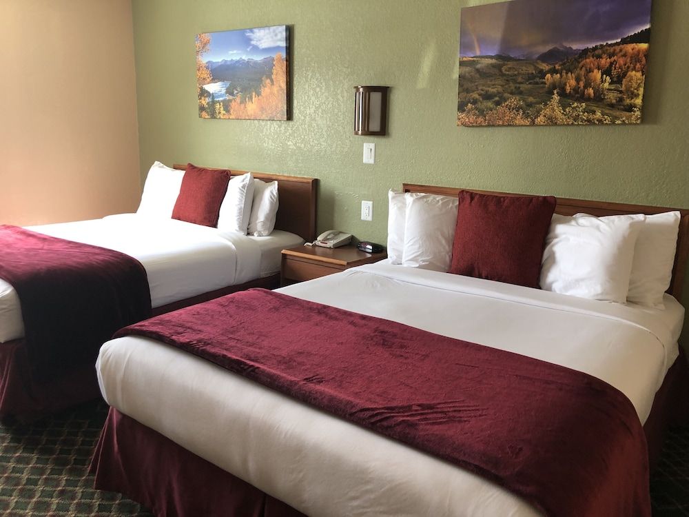 Red River Inn Silt-Rifle Basic Room, 2 Queen Beds 2