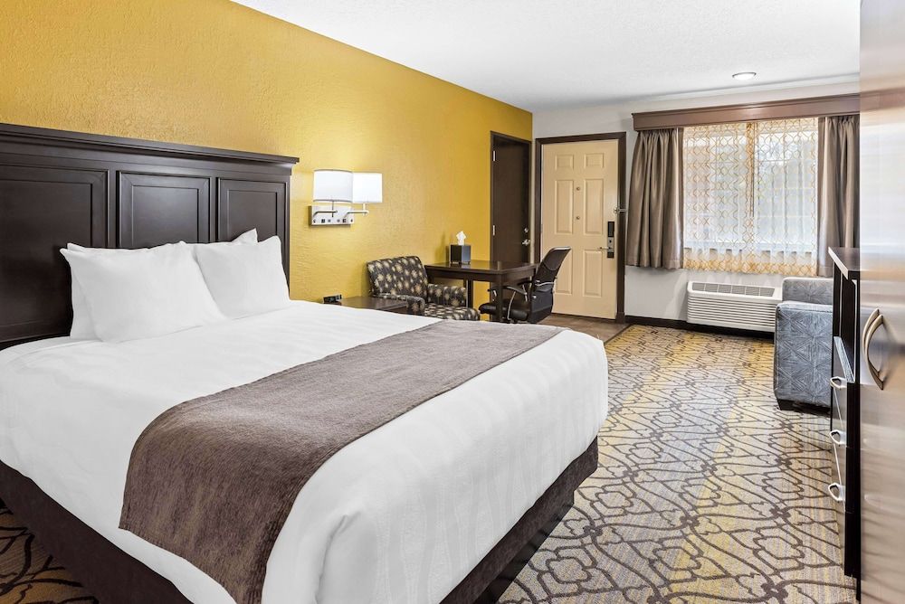 Standard Room, 1 Queen Bed, Accessible, Non Smoking