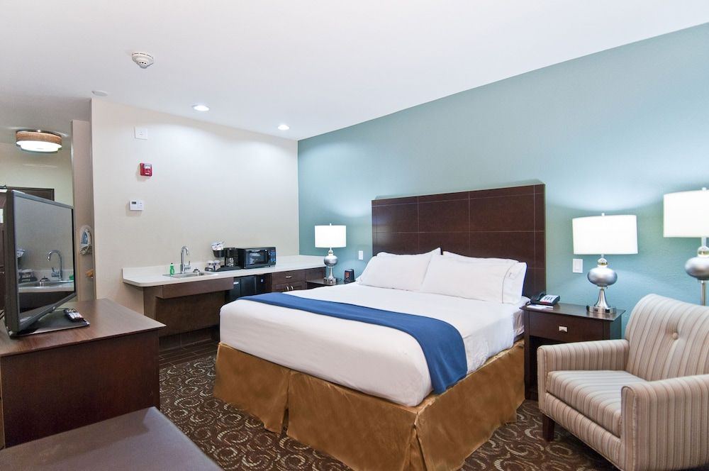 Suite, 1 King Bed, Accessible (Mobility, Accessible Tub)
