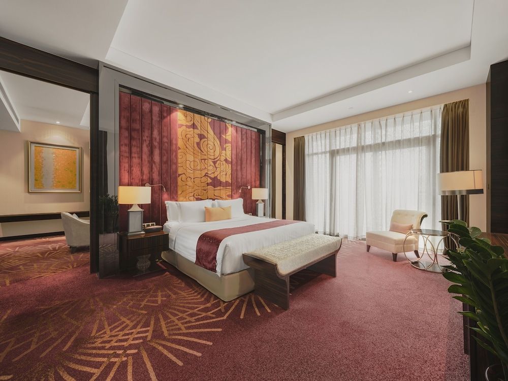 Red Level, Deluxe Suite