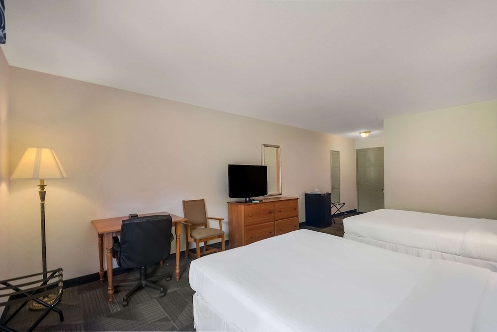 SureStay Plus Hotel by Best Western Berkeley Springs Standard Room, 2 Queen Beds, Accessible, Non Smoking