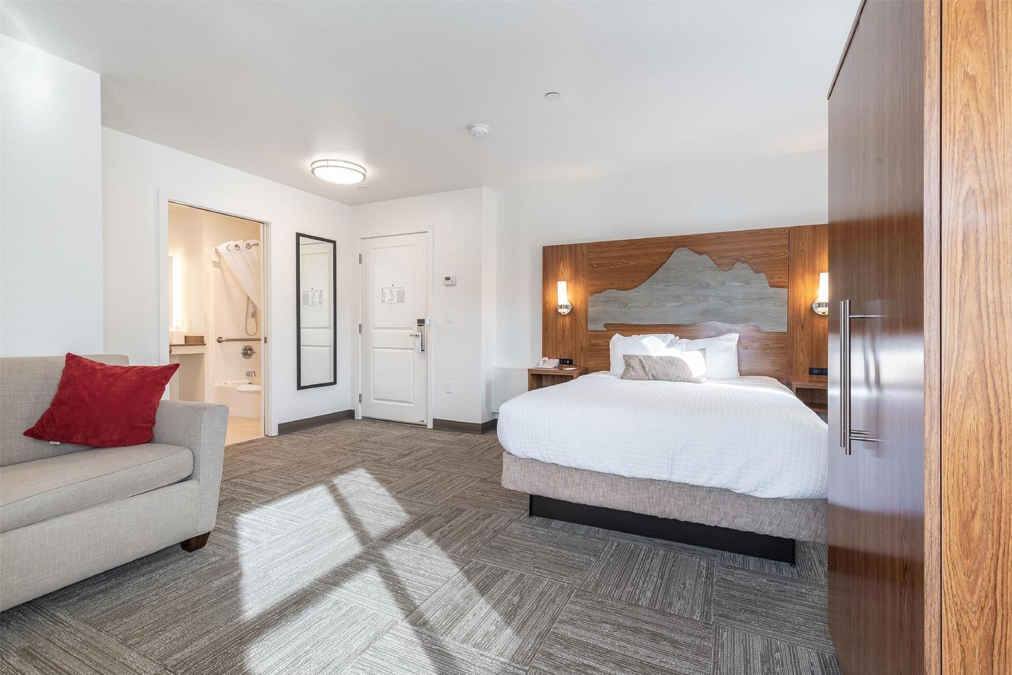 Accessible - 1 Queen, Mobility Accessible, Sofabed, Non-Smoking