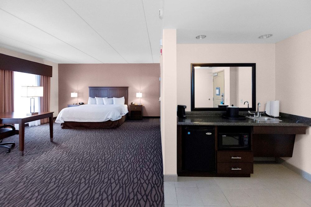 Suite, 1 King Bed, Non Smoking