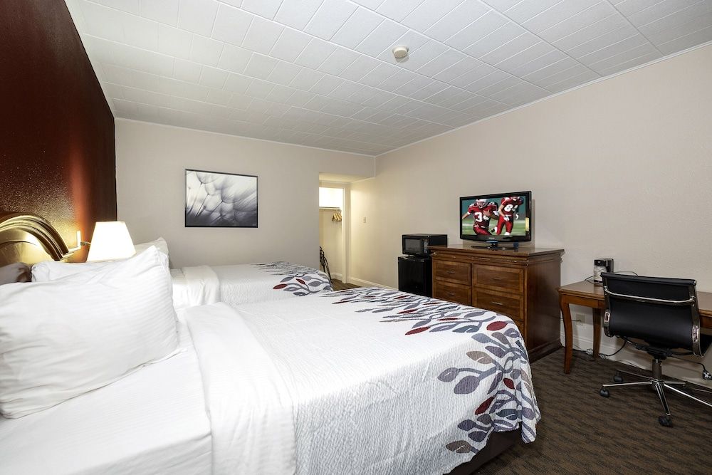 Red Roof Inn & Suites Hazleton Deluxe Room, 2 Double Beds, Non Smoking