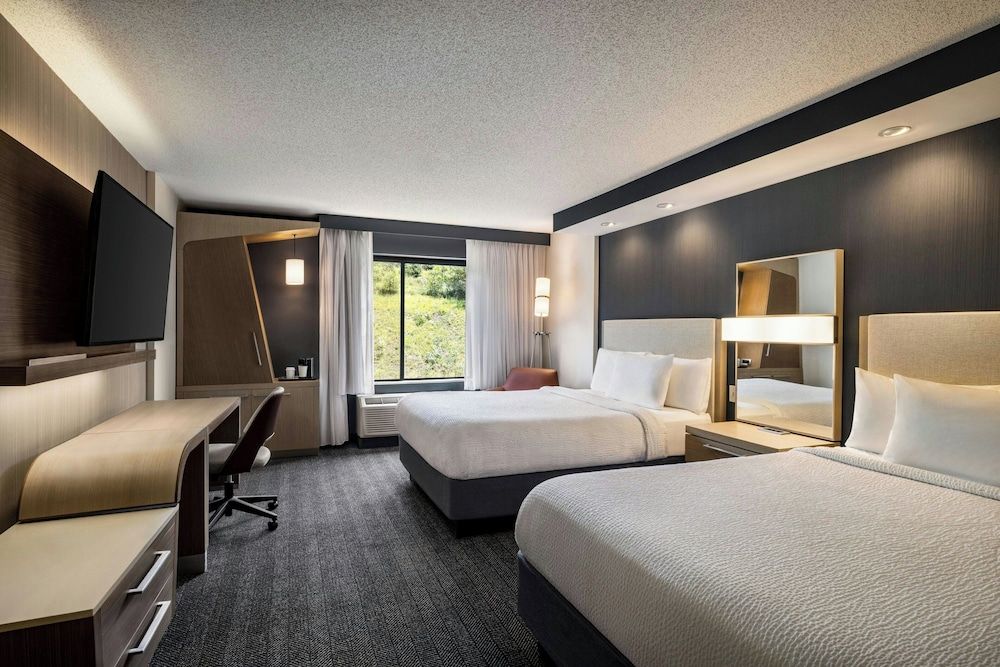 Room, 2 Queen Beds (Mobility/Hearing Access, Roll-In Shwr)