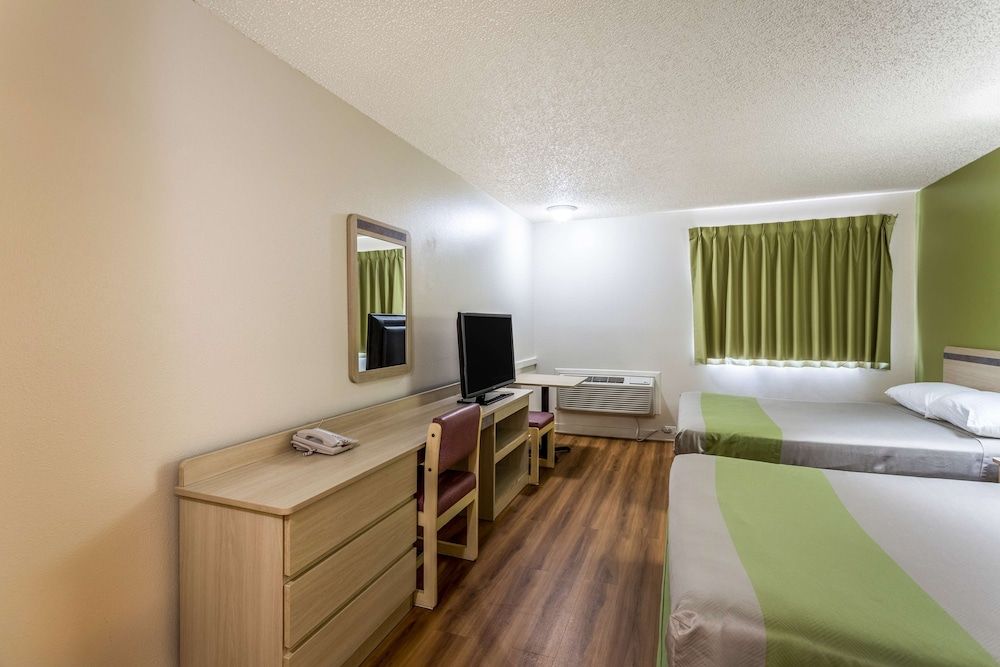 Motel 6 Great Falls, MT Standard Room, 1 Queen Bed, Non Smoking 2