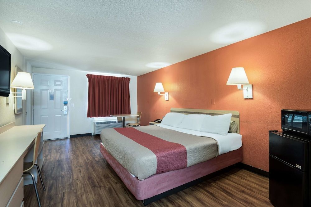 Standard Room, 1 King Bed, Non Smoking, Refrigerator & Microwave