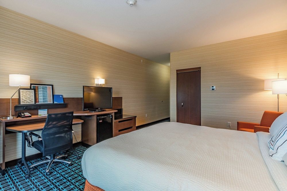 Room, 1 King Bed (Mobility/Hearing Accessible, Tub)