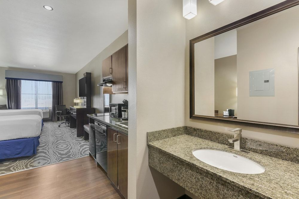 Suite, 2 Queen Beds, Non Smoking, Kitchenette