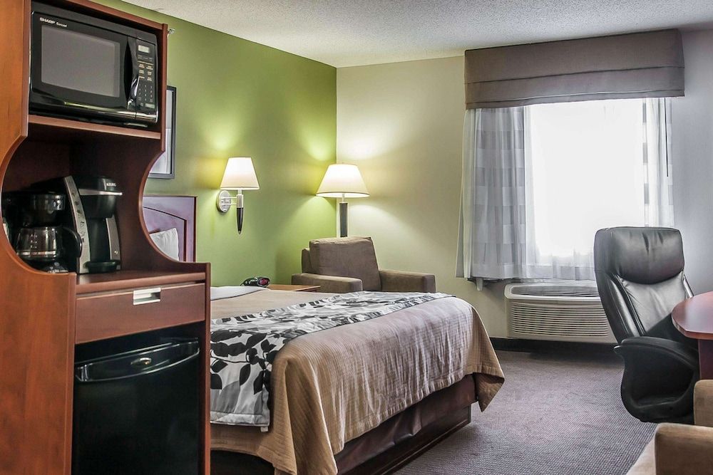 Sleep Inn & Suites Conference Center and Water Park Room, 1 King Bed, Accessible, Non Smoking 2
