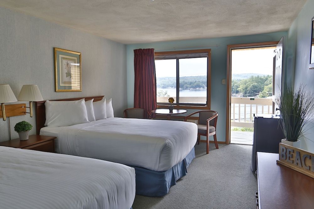 Inn View Queen - Spacious Room with Lake View