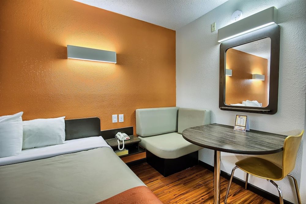 Standard Room, 1 King Bed, Accessible, Non Smoking
