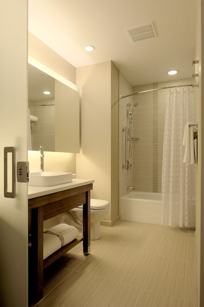 Room, 2 Queen Beds, Accessible, Bathtub