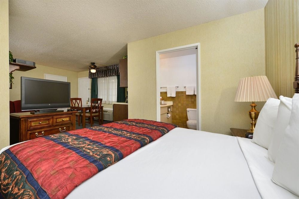 Deluxe Room, 1 Queen Bed, Non Smoking