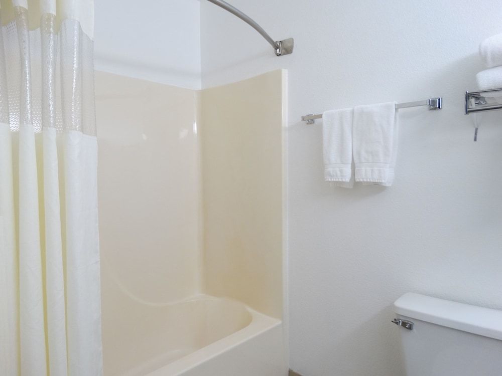 Room, 1 King Bed, Non Smoking, Accessible