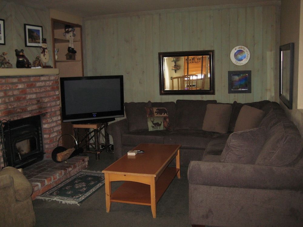 Premier Condo, 2 Bedrooms, Mountain View