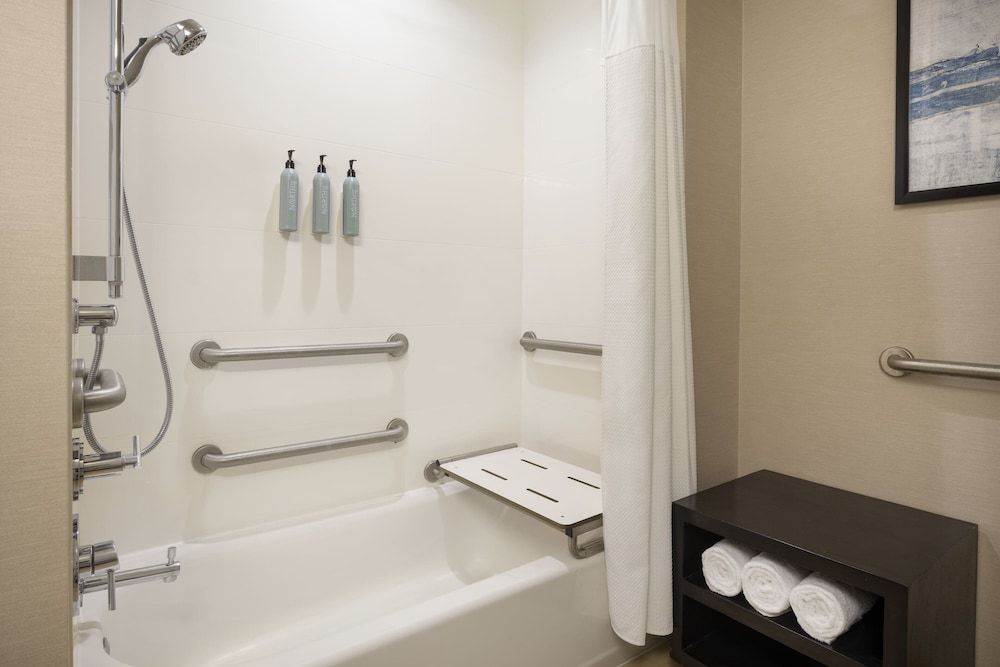 Residence Inn Los Angeles L.A. LIVE Studio, 1 King Bed (Mobility/Hearing Access, Roll-In Shwr) 3