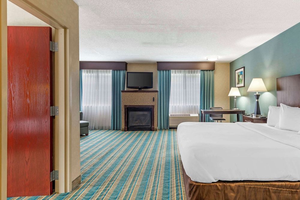 Suite, Multiple Beds, Non Smoking, Fireplace (with Sofabed)