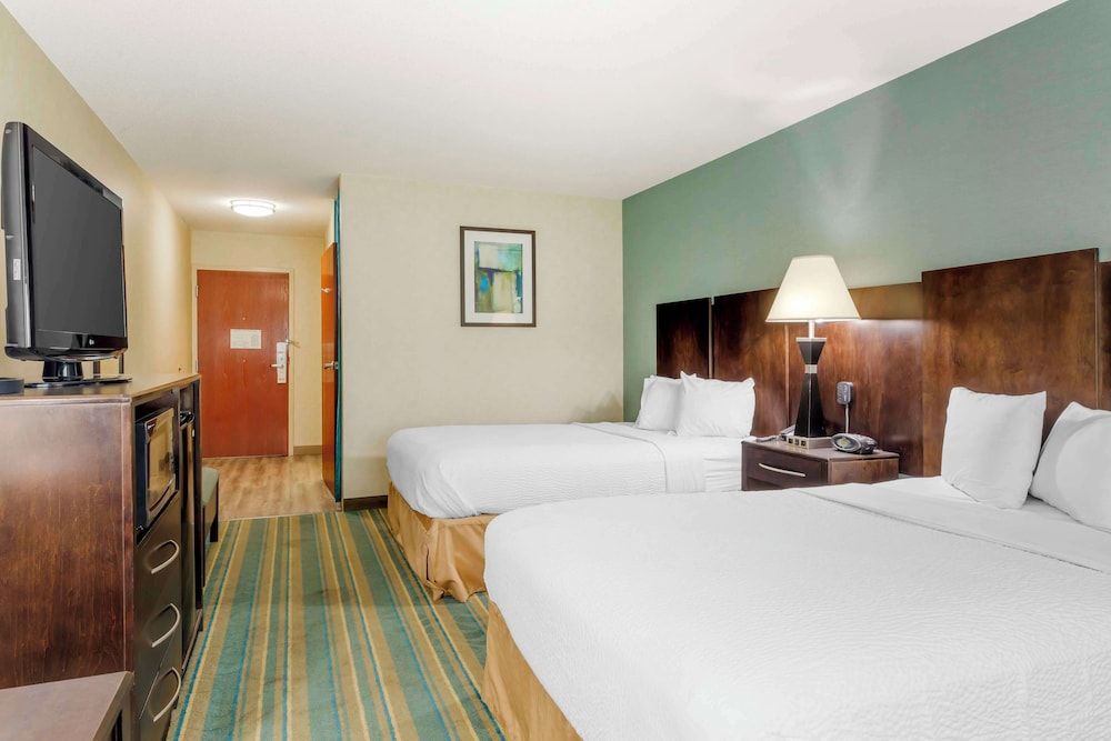 Standard Room, 2 Double Beds, Non Smoking, Refrigerator & Microwave