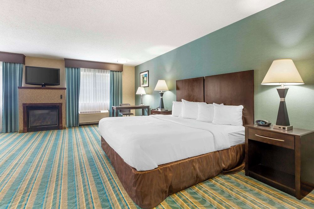Suite, Multiple Beds, Non Smoking, Fireplace (with Sofabed)