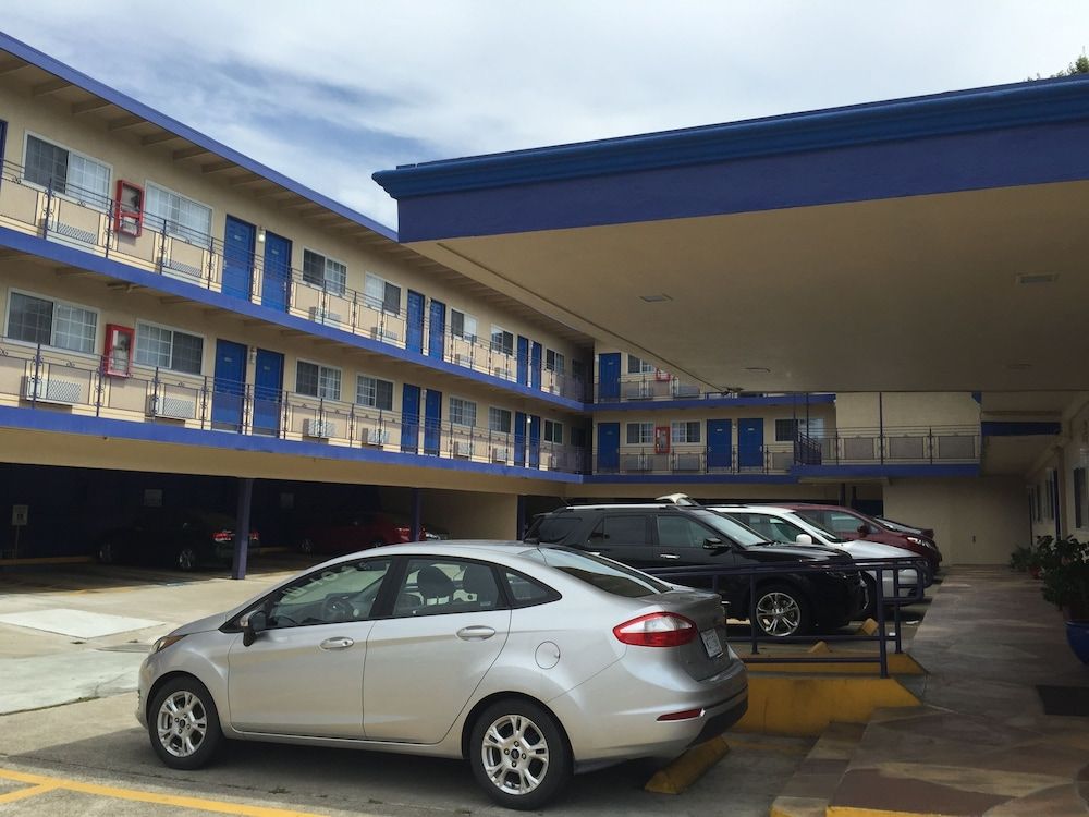 undefined Surf Motel 7