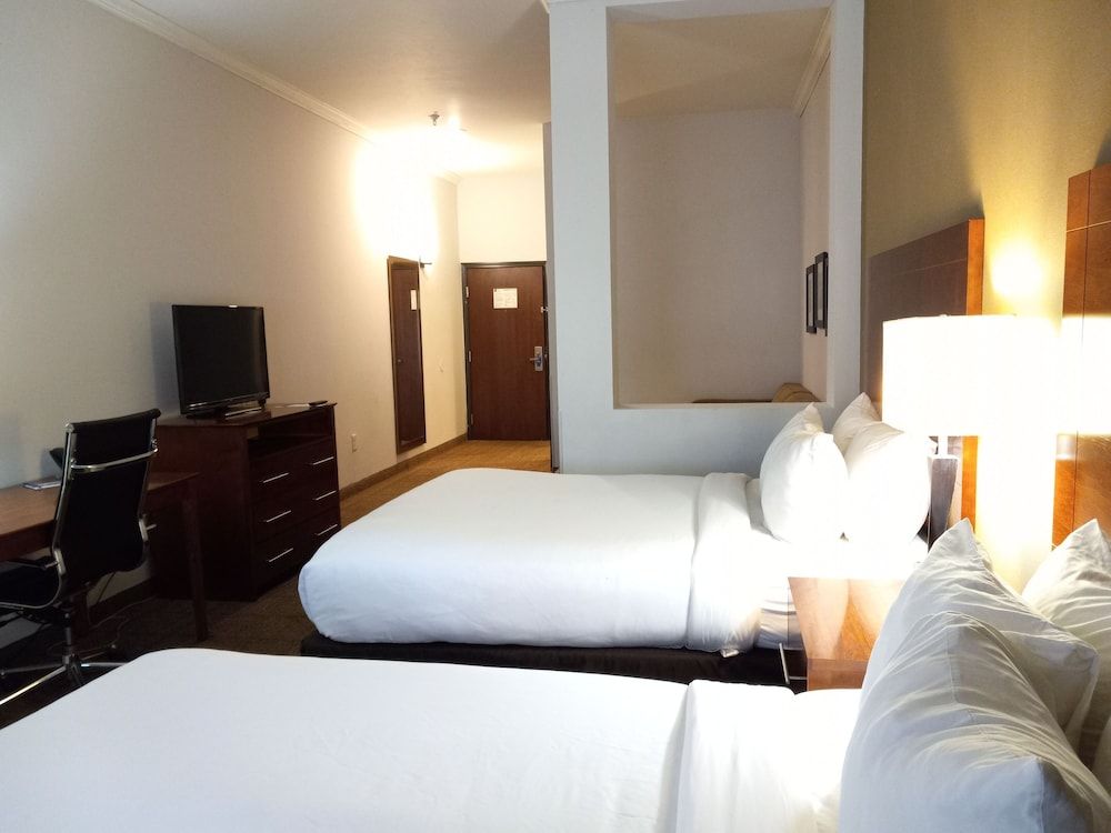 Suite, 2 Queen Beds, Non Smoking