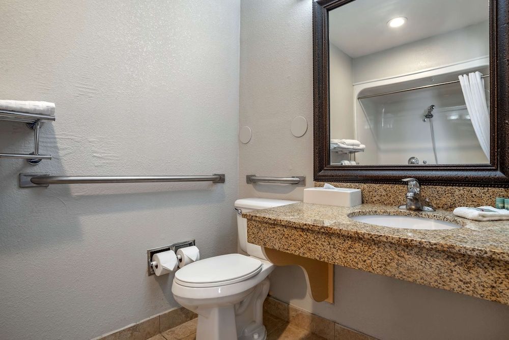 Best Western Carlton Suites Suite, 1 Queen Bed, Accessible, Refrigerator & Microwave 4