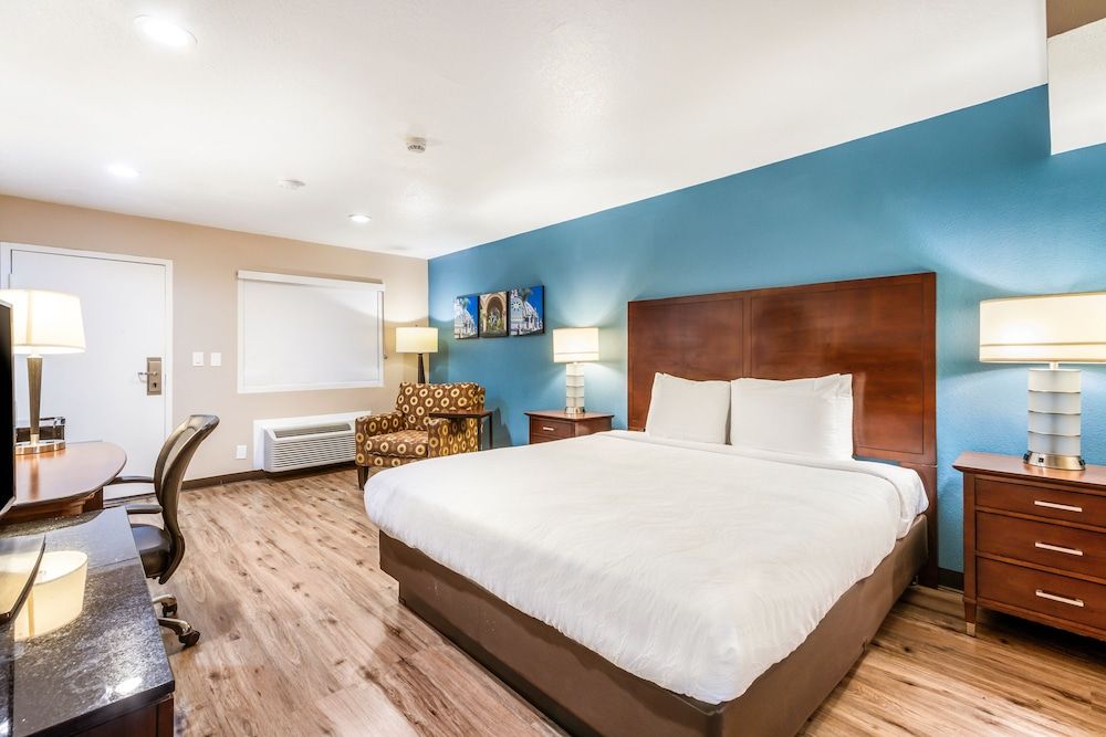 1 King Bed Non Smoking