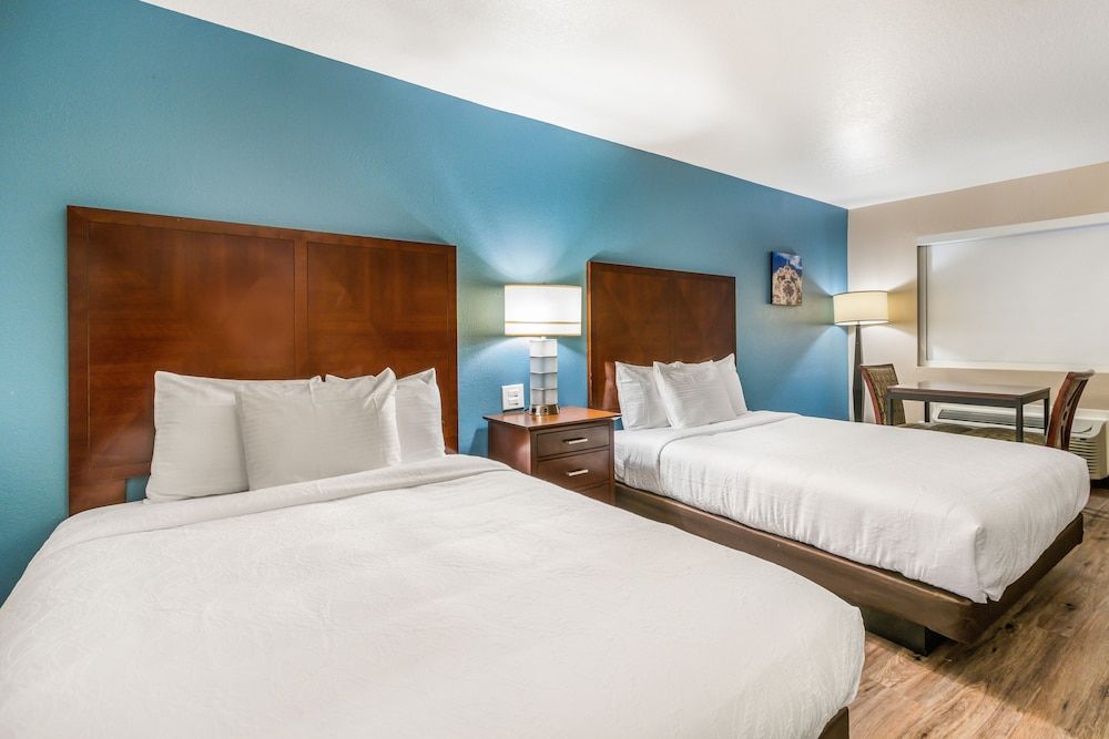 2 Queen Beds Accessible Tub