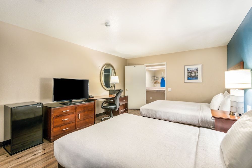 2 Queen Beds Accessible Tub