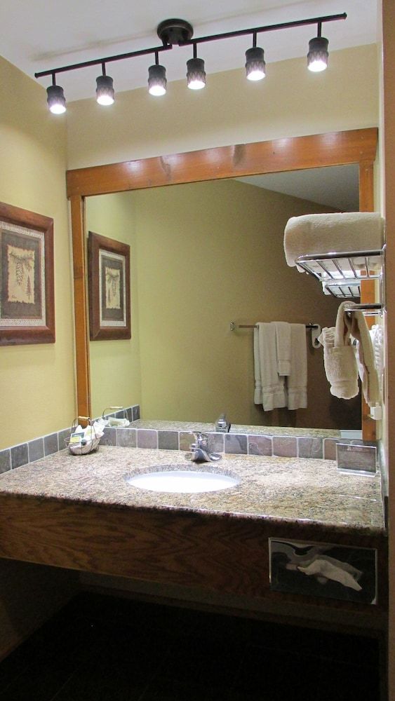 Spearfish Canyon Lodge Black Elk Suite 3