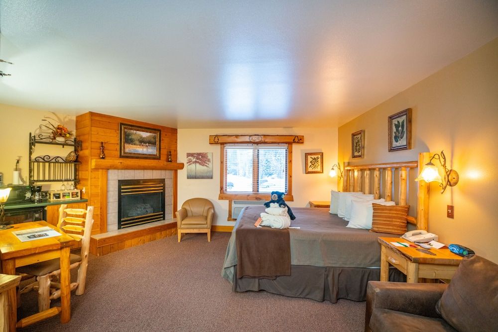 Spearfish Canyon Lodge Raspberry Gulch Suite