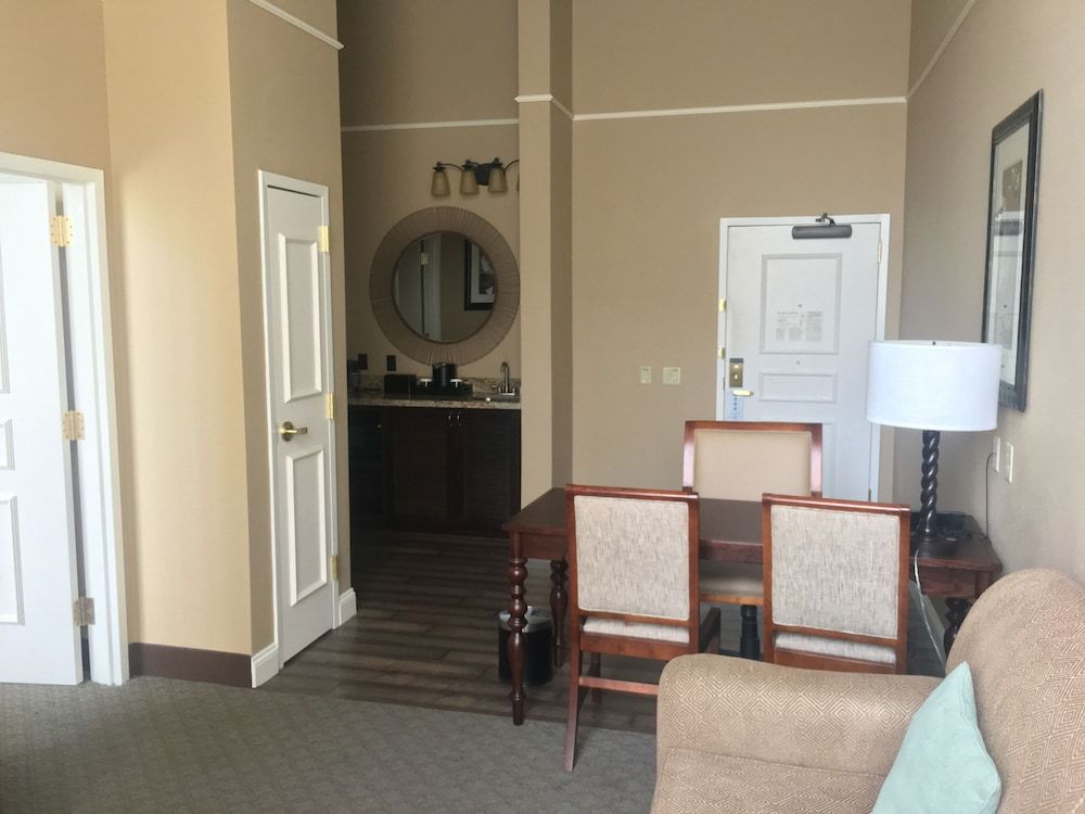 Embassy Suites by Hilton Savannah Historic District Suite, 1 King Bed, Accessible, Bathtub 6