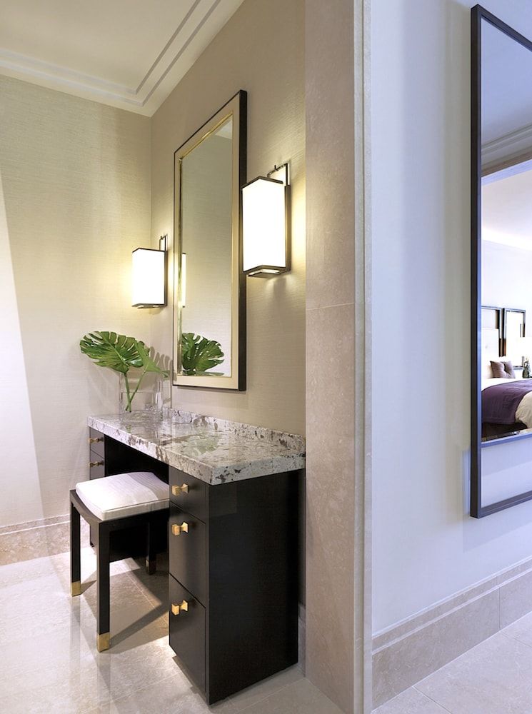 The Langham, Chicago Premier Room, 1 King Bed, River View (Premier) 5