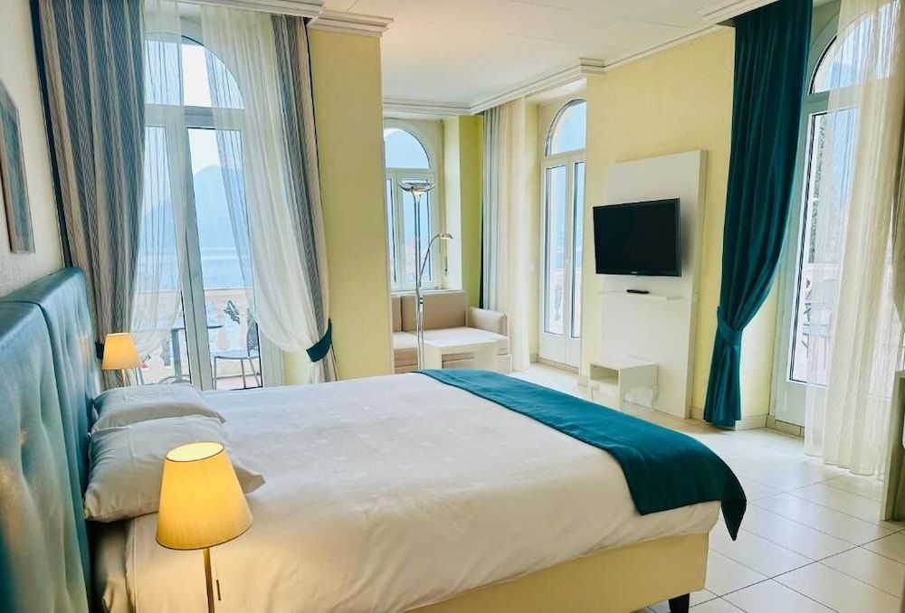 Junior Suite Superior with Direct Lake View
