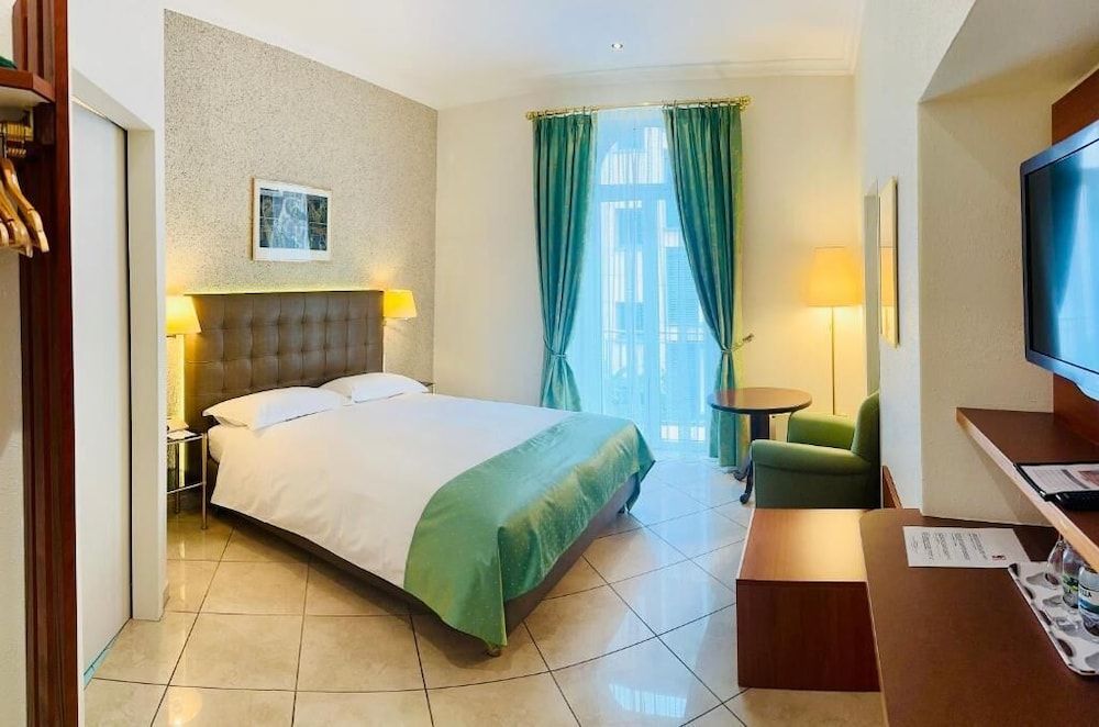 Best Western Hotel Bellevue Au Lac Executive Double Room with Partial Lake view from the Balcony 3