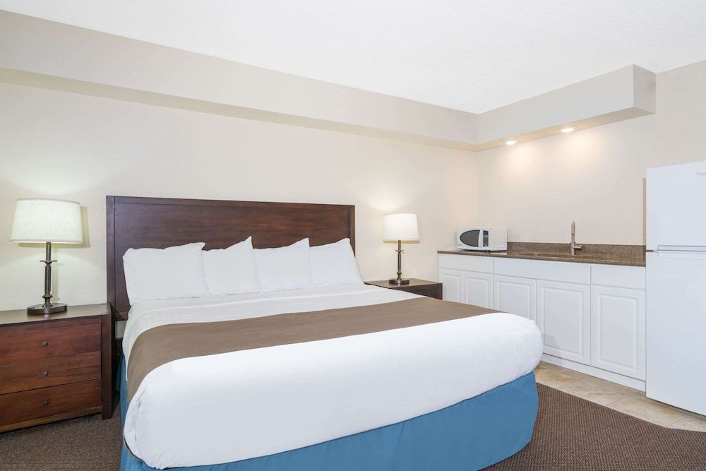 Family Suite, 2 Bedrooms, Non Smoking (1 King Bed & 1 Double Bed)