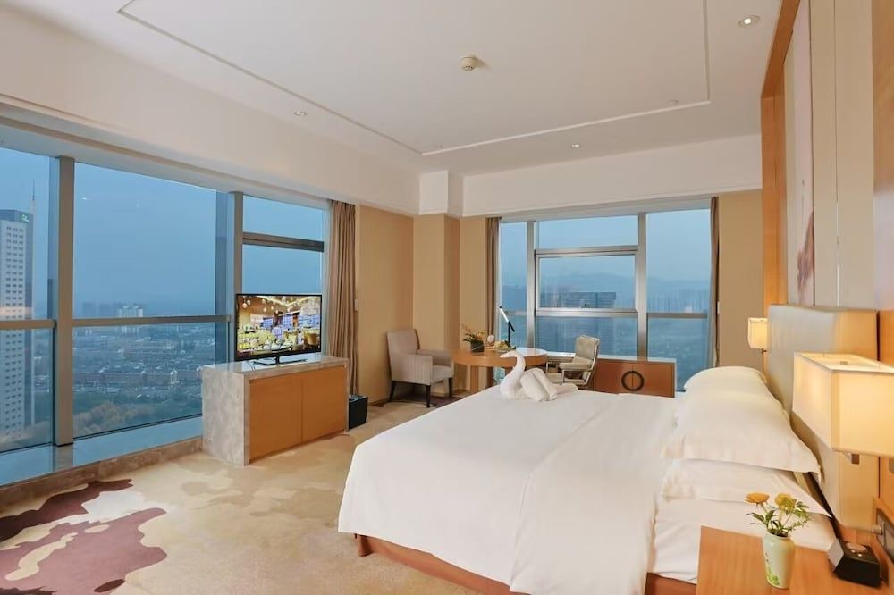 Expo Center Hotel Deluxe City View King Room